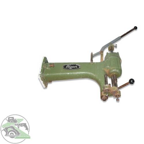 Knothole drilling machine