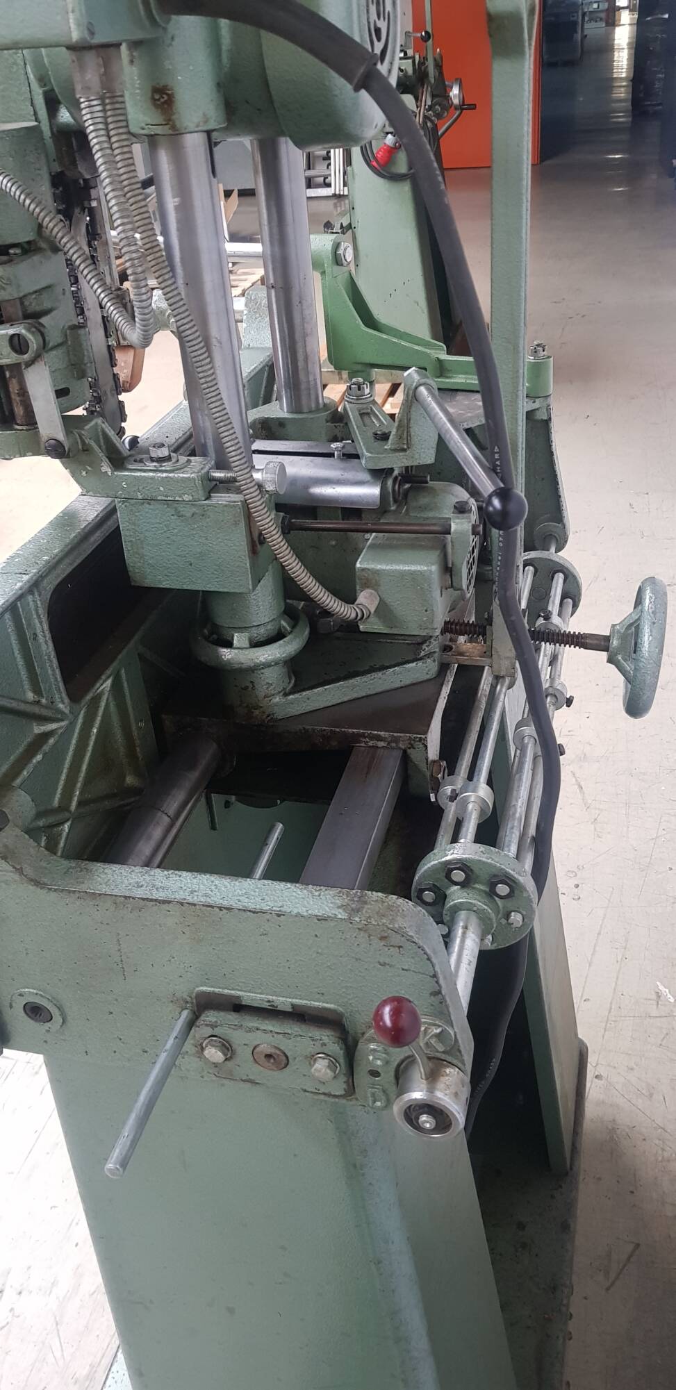 Chain cutter