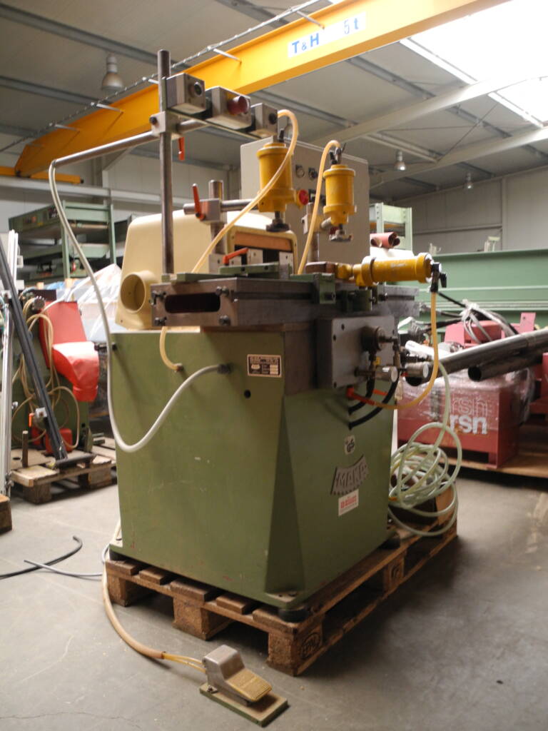 Vibrating chisel mortiser