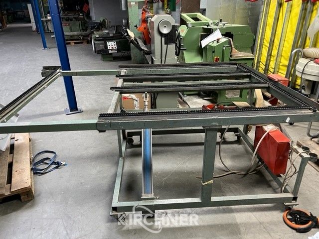 Assembly table