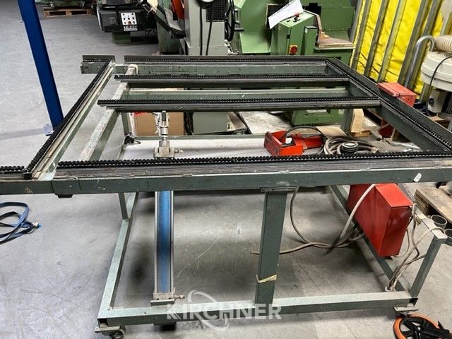 Assembly table