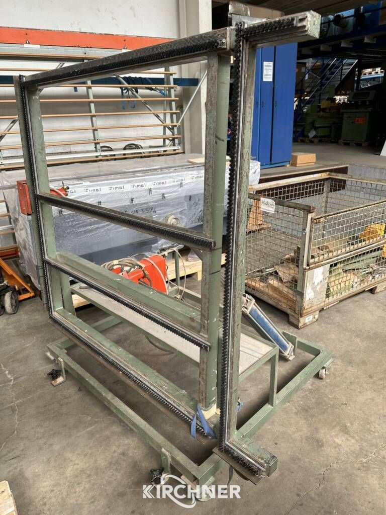 Assembly table