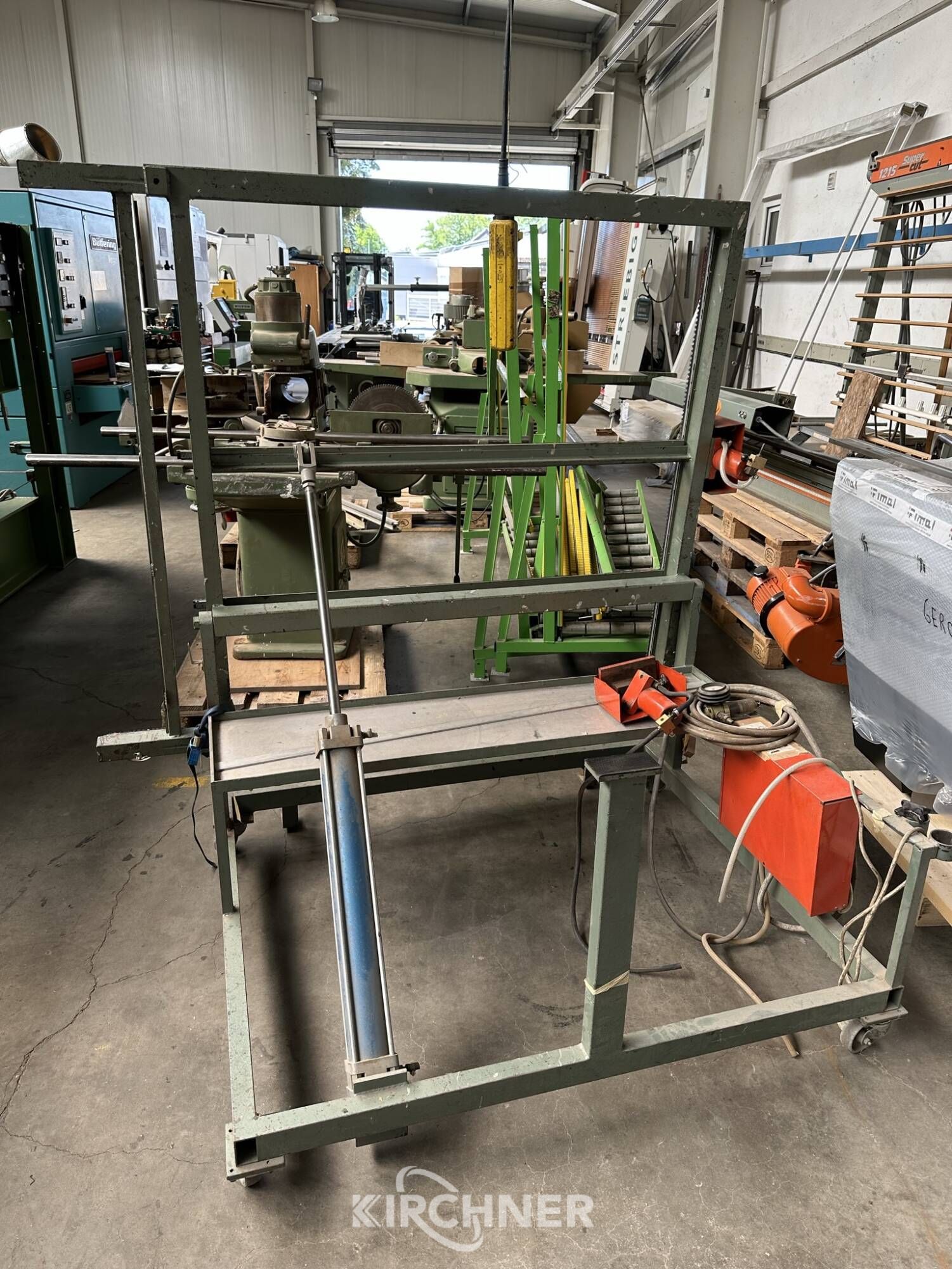 Assembly table