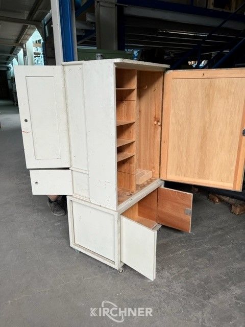 Tool cabinet