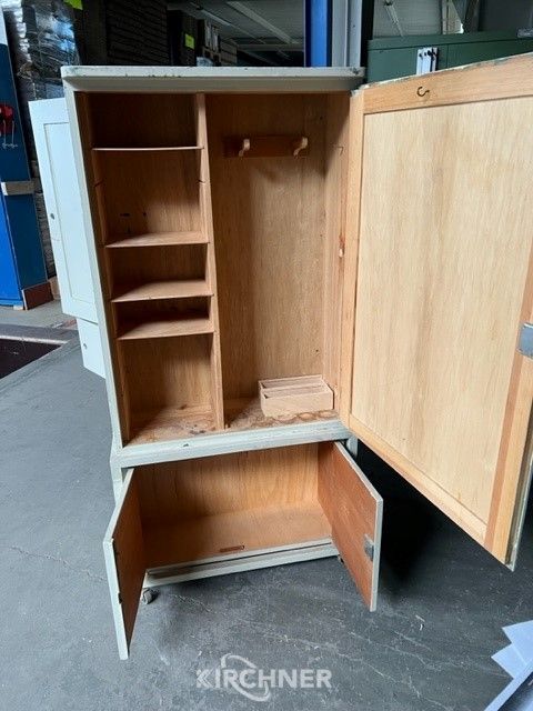 Tool cabinet