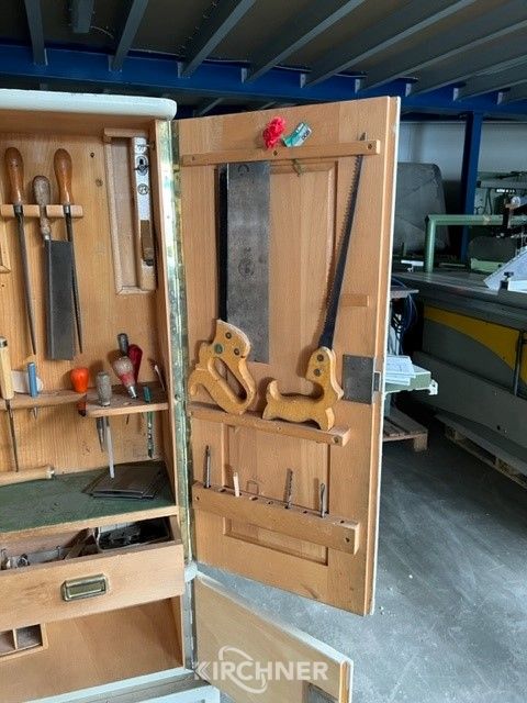 Tool cabinet