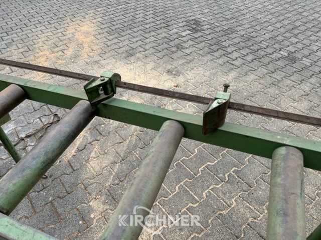 Roller conveyor
