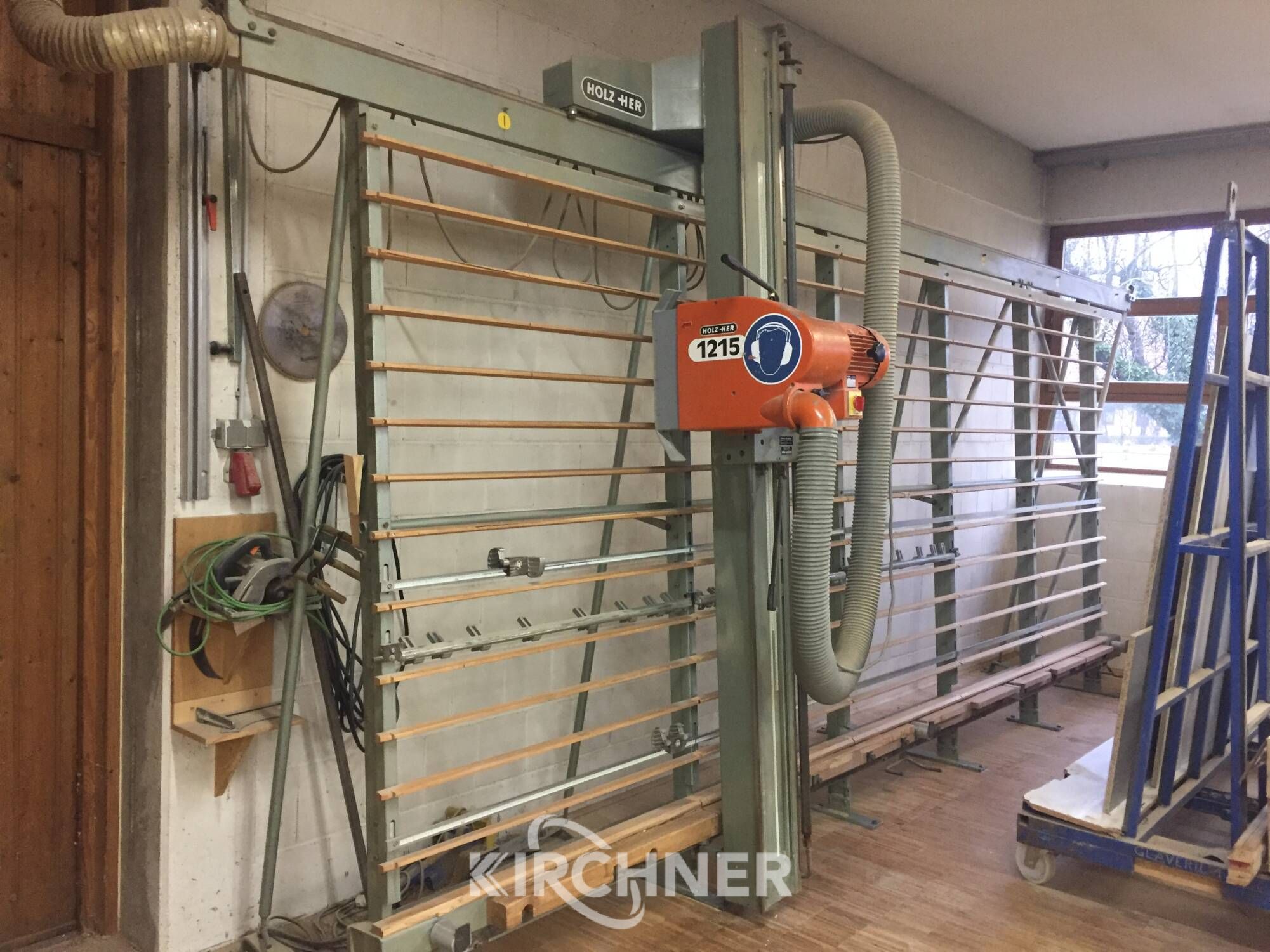 Vertical panel dividing saw