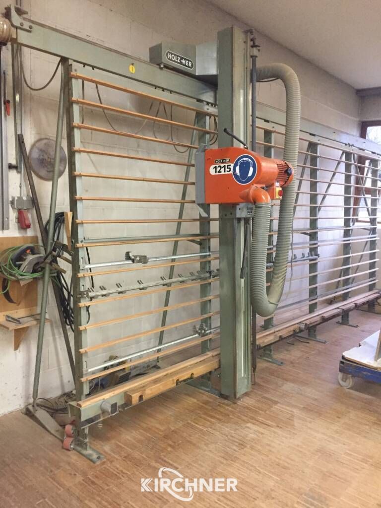Vertical panel dividing saw