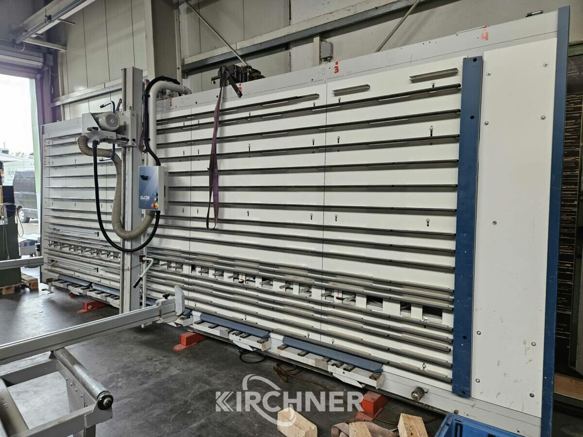 Vertical panel dividing saw