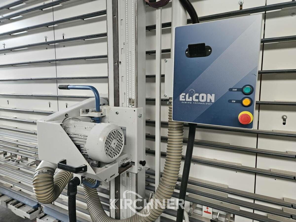 Vertical panel dividing saw