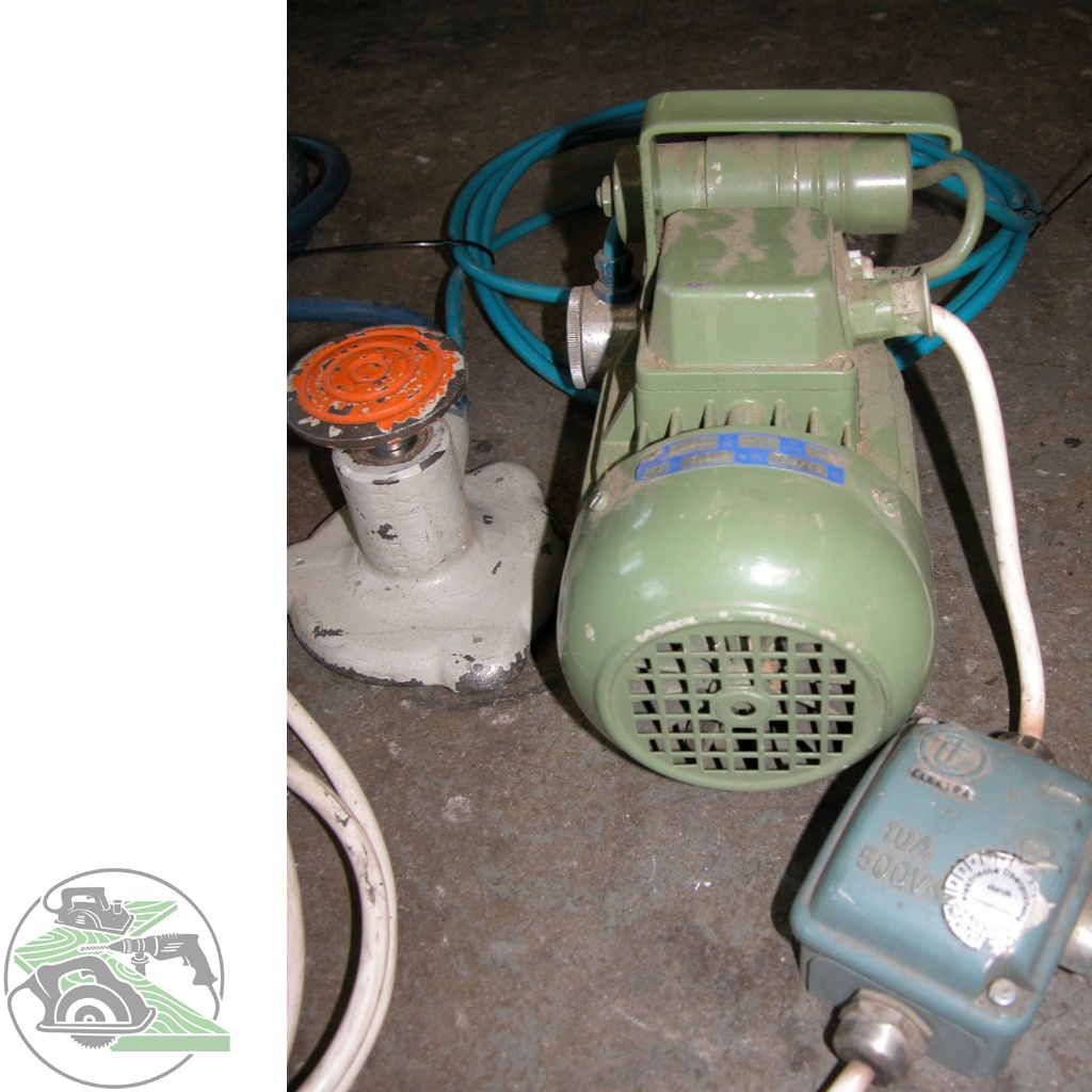 Vacuum pump with foot pedal