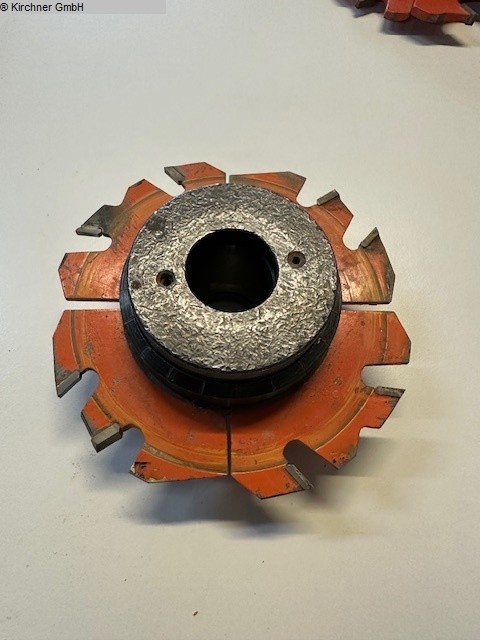 Adjustable groove cutter