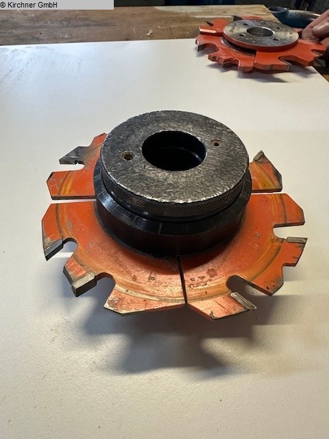 Adjustable groove cutter