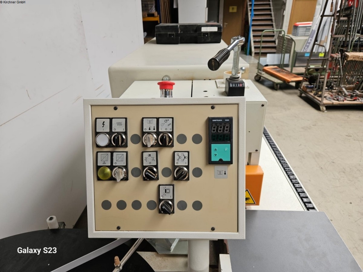 Kantenanleimmaschine